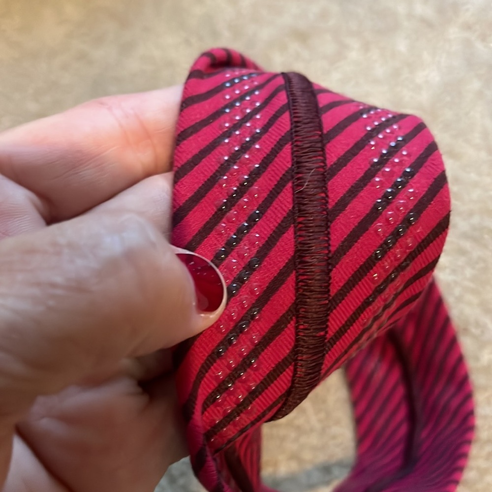 Lulu Lemon fabric stretching striped headband- burgundy - Picture 8 of 8